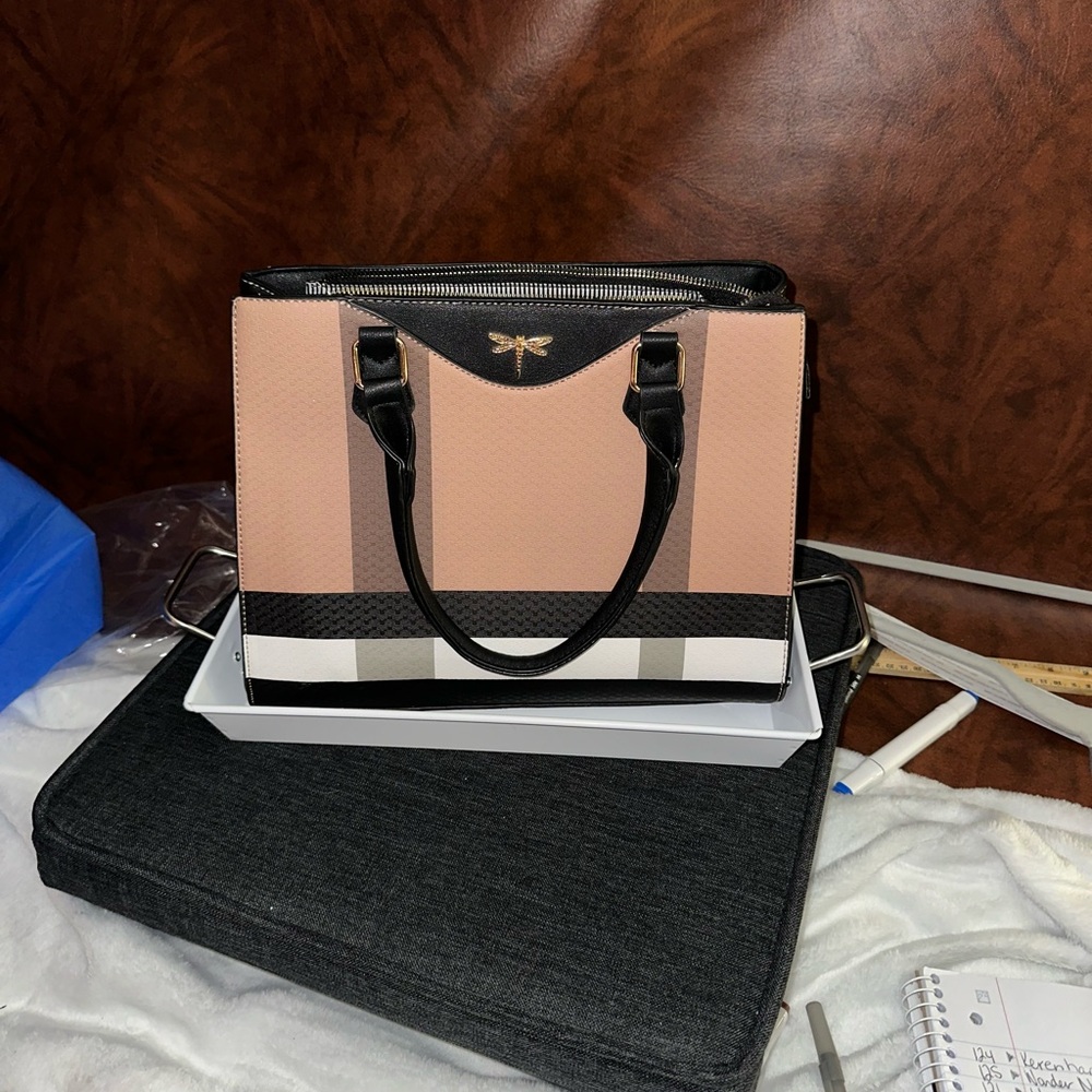 Elegant Black and Tan Handbag